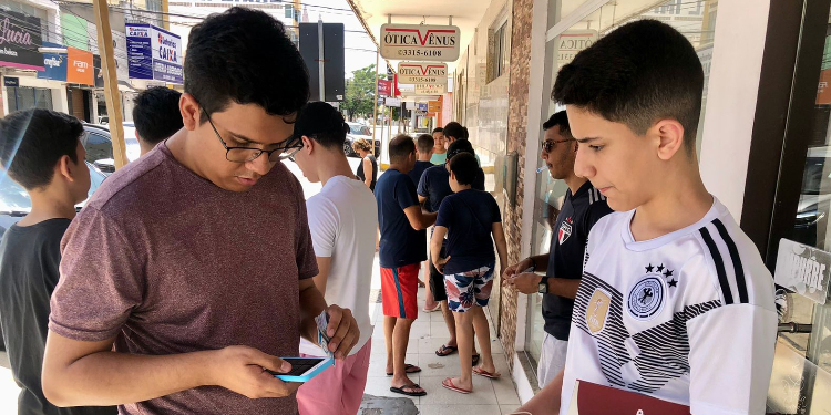 De pai para filho; tradição das figurinhas da Copa permanece viva em Mossoró