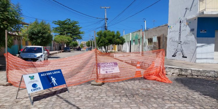 Caern interdita Rua Anatália de Melo Alves, no Bairro Paredões