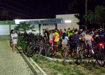Ciclistas oram e fazem protesto por colega vítima de acidente em Mossoró