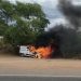 Ambulância de Prefeitura pega fogo na BR 304