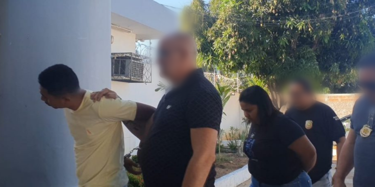 Ronda Policial: Homem liga para polícia e se entrega após esfaquear esposa e casal é preso por tráfico de drogas