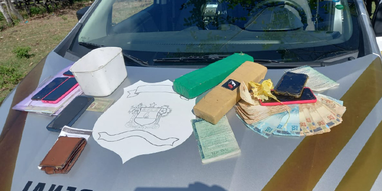 Homens são presos com drogas em residência na vizinhança de Alcaçuz