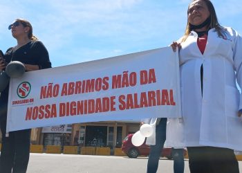 Profissionais da enfermagem protestam contra suspensão da lei do piso