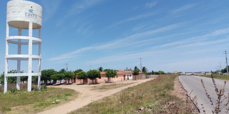 Obra de abastecimento inicia instalação de redes de água em Caraúbas