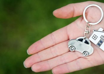 Quanto tempo você demoraria para comprar os bens mais caros dos candidatos?