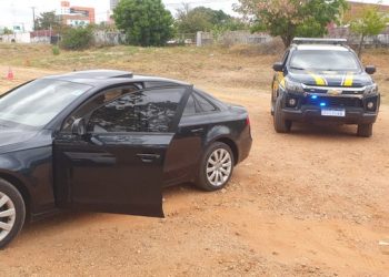 PRF cumpre mandado de busca e apreende carro de luxo em Mossoró
