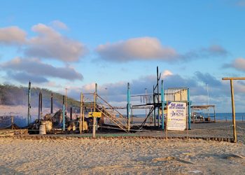 Barraca é destruída pelo fogo em Grossos