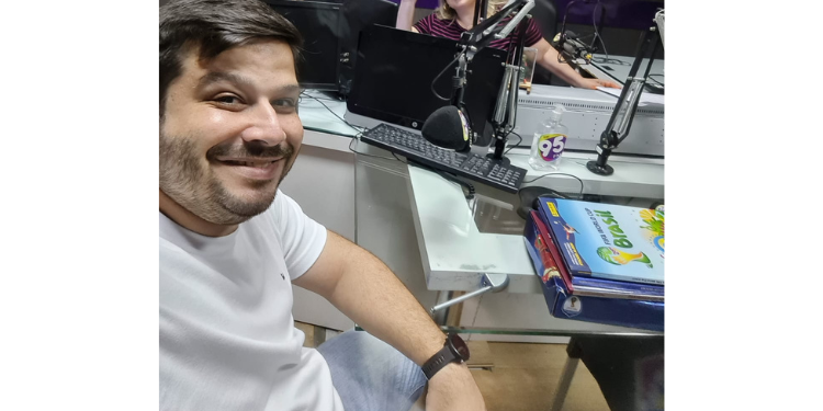 Colecionador desde 1987, mossoroense completa 9 álbuns da Copa do Mundo 2022