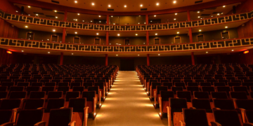 Após reforma, Teatro Municipal é reinaugurado nesta segunda