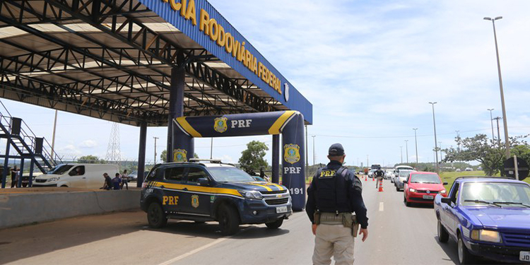 Dois homens são presos por embriaguez ao volante