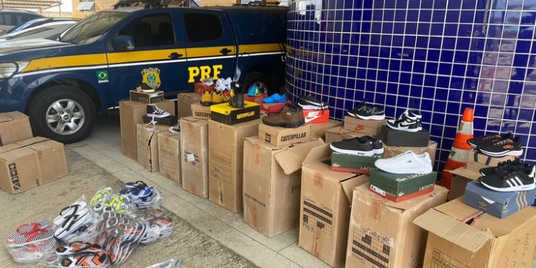 PRF apreende calçados falsificados na BR 304 em Mossoró