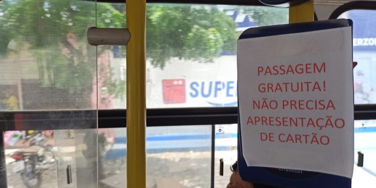 Eleitores utilizam transporte público gratuito no domingo de votação em Mossoró
