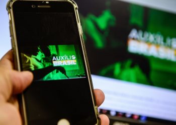 Beneficiários do Auxílio Brasil têm até sexta-feira (14) para atualizar dados