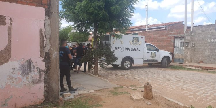 Ronda Policial: Homem é morto ao sair de casa para procurar a mãe durante ataque de tiros