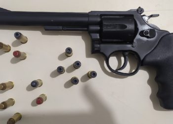 Em duas operações, Polícia prende suspeitos por latrocínio e posse de arma em Areia Branca