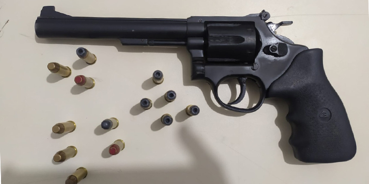 Em duas operações, Polícia prende suspeitos por latrocínio e posse de arma em Areia Branca