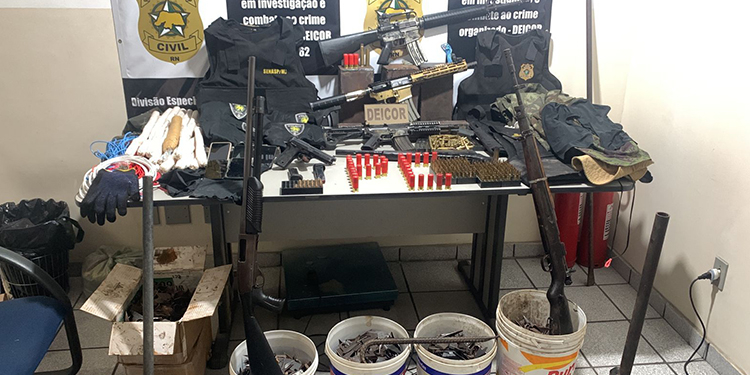 Polícia deflagra operação e apreende quatro fuzis de guerra em cidade do RN