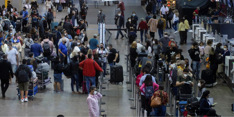 Anvisa volta a recomendar uso obrigatório de máscaras em aviões e aeroportos