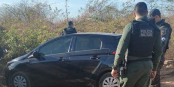 PM recupera carro roubado em praia do Ceará em Mossoró