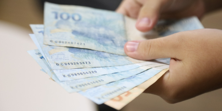 Governo conclui folha de novembro e adianta outra parcela do 13º salário