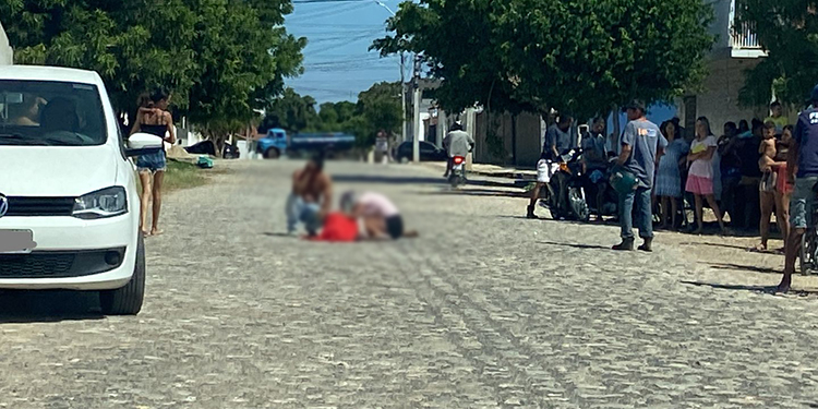 Jovem é assassinado a tiros no meio da rua em Mossoró    