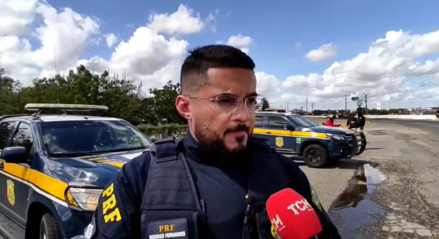 Operação Proclamação da República da PRF prende suspeito e apreende arma na BR 304