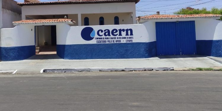 Vazamento em adutora interrompe abastecimento de água em Apodi