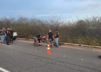 Homem é executado e outro fica ferido na RN 013 em Tibau