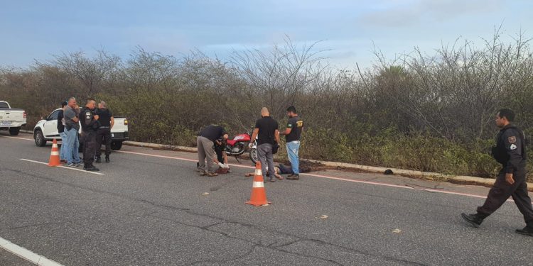 Homem é executado e outro fica ferido na RN 013 em Tibau