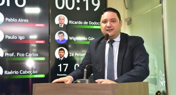 Vereador retorna para bancada Governista na Câmara de Mossoró
