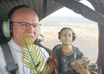 Imagem de Santa Luzia sobrevoa Mossoró neste sábado