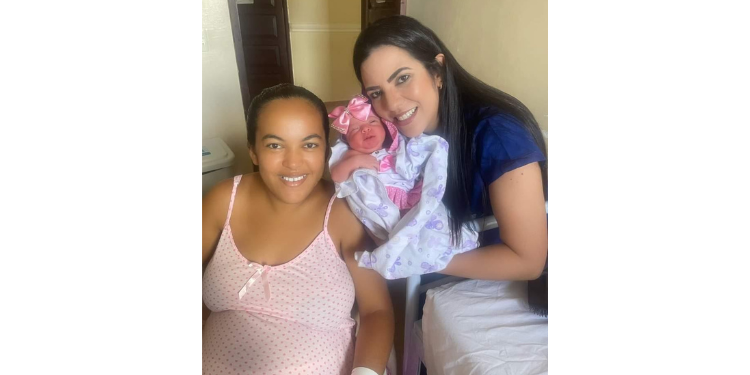 Mãe homenageia médica colocando o mesmo nome na filha após gestação  de risco