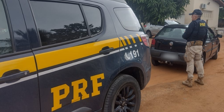 PRF recupera carro roubado em 2021 na BR 304