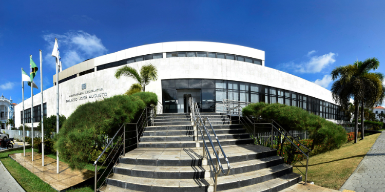 Projeto garante direito à presença de acompanhante para mulheres em consulta e exame no RN