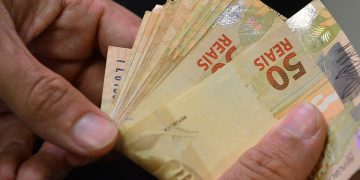 Salário mínimo sobe para R$ 1.302 a partir de 2023