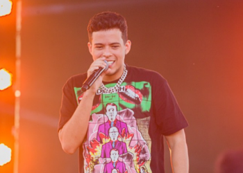 Após testar positivo para covid, cantor Felipe Amorim cancela agenda em Mossoró