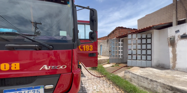 Residência pega fogo em Assú