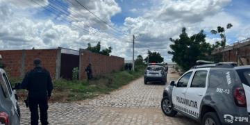 Dois assaltantes morrem após confronto com a PM