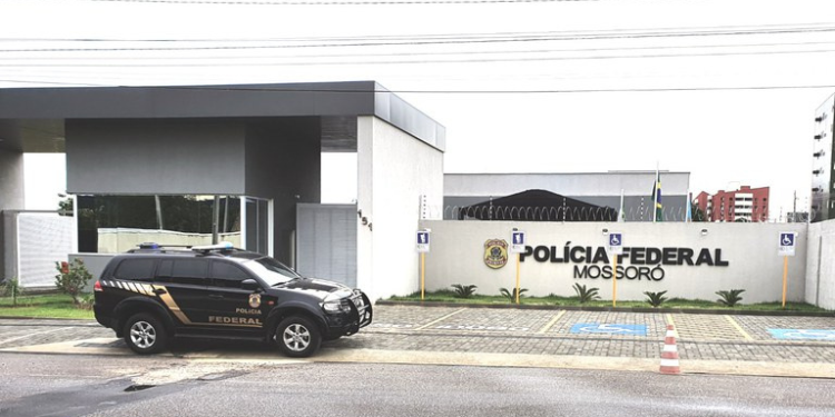 PF cumpre mandado de busca contra suspeito de repassar cédula falsa em Mossoró