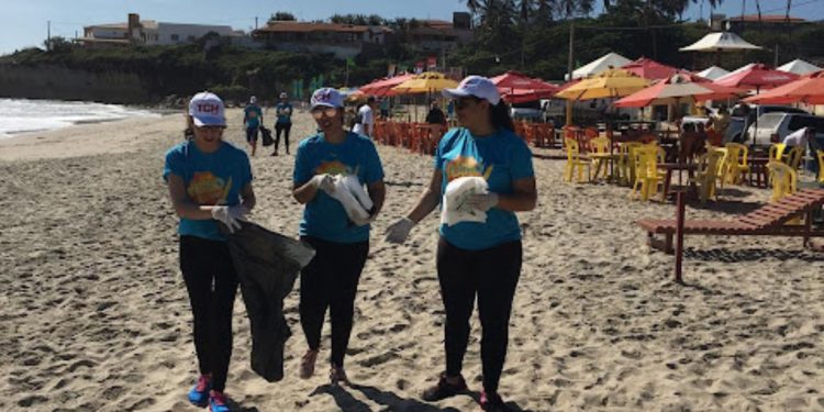 Verão mais consciente realiza ação na Praia de Tibau