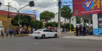 Homem é assassinado dentro de um carro no Alto de São Manoel