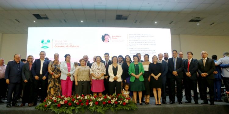 Durante posse de novos secretários, governadora promete duplicar BR-304