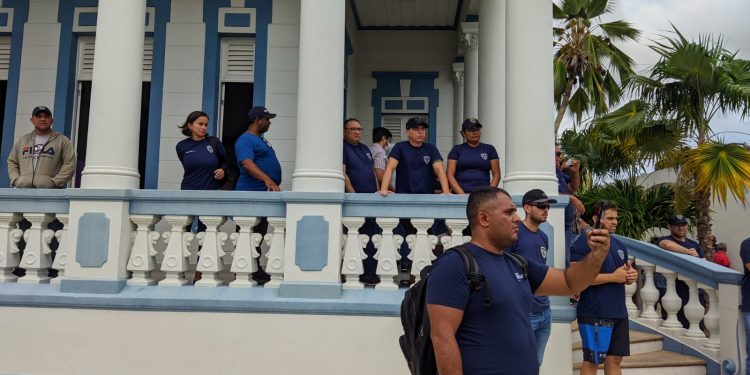 Guardas Municipais fazem protesto em frente a prefeitura de Mossoró