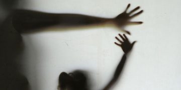 Tornozelado é preso suspeito de pedofilia e homem é preso por violentar mulher e abusar criança de 4 anos