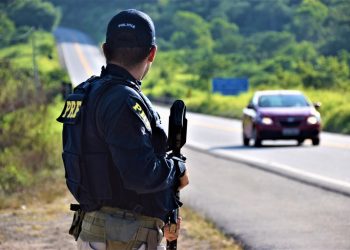 Nos dois primeiros dias de Carnaval, PRF prende sete pessoas, recupera três veículos e apreende arma de fogo no RN