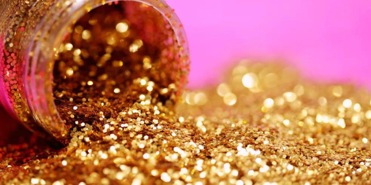 Pra brilhar com segurança: dermatologista dá dicas sobre uso de glitter no Carnaval