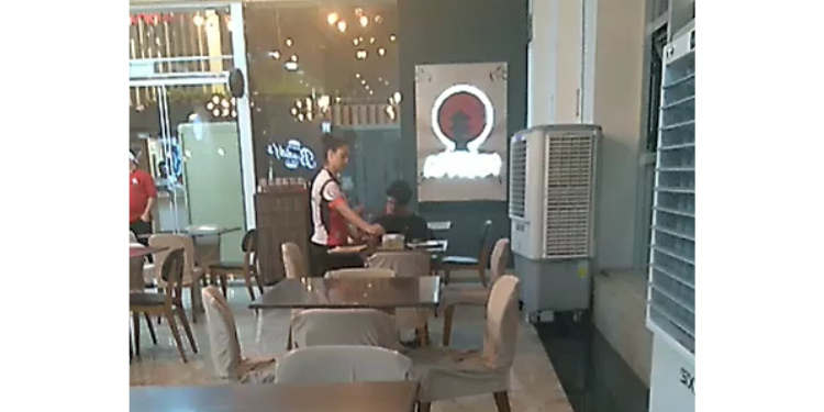 Exemplo de empatia: Vídeo mostra funcionária de lanchonete ajudando cliente com deficiência