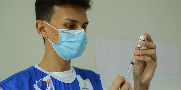 “Mossoró Vacina” retoma ponto extra na Faculdade de Enfermagem da UERN