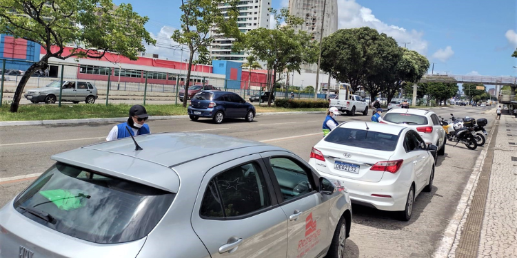 Veículos com placas finais 1 e 2 devem quitar taxa de licenciamento nesta semana