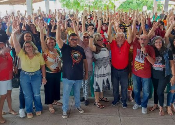 Professores da rede estadual aprovam indicativo de greve